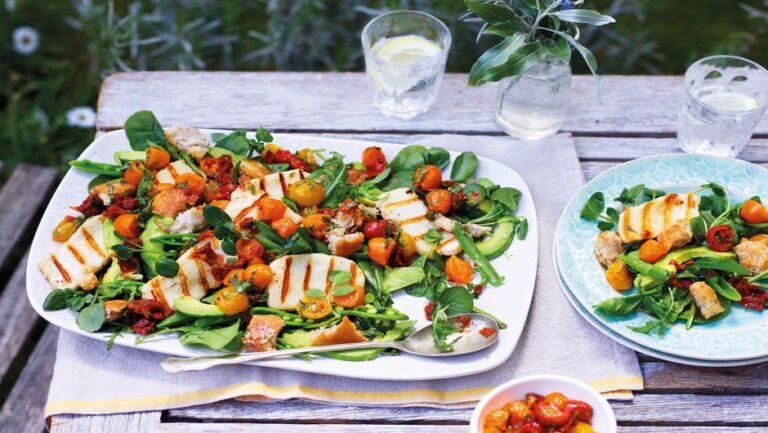 پنیر هالومی در سالاد