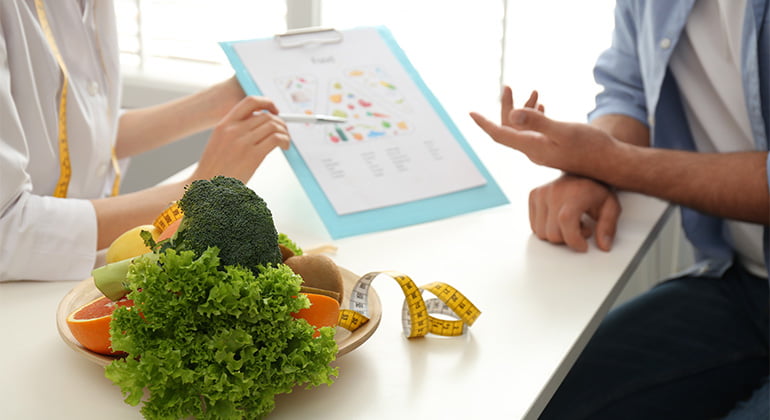 نقش مشورت با پزشکان تغذیه در تغییر رژیم