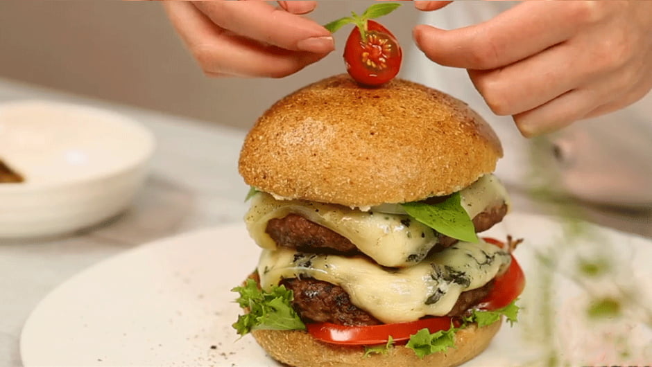 تهیه همبرگر بلوچیز