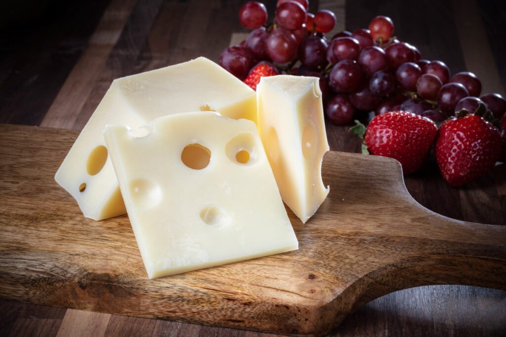 پنیر سوییسی از انواع پنیر طبیعی