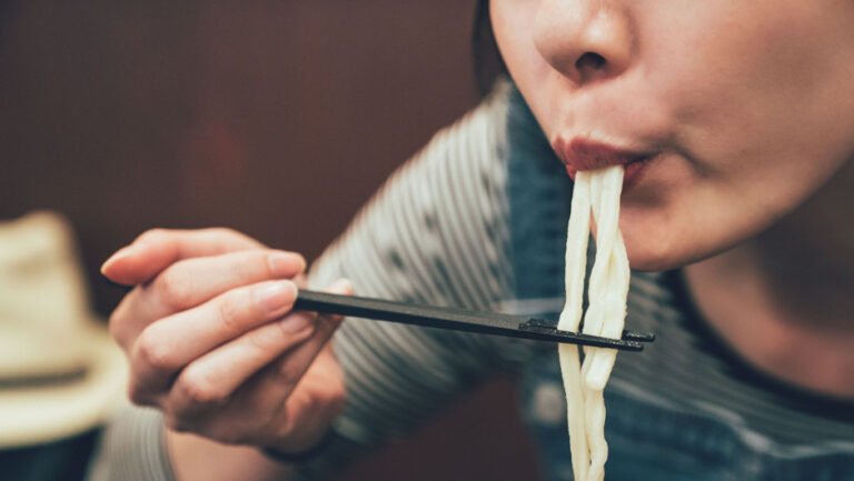 نودل و داستان نودل