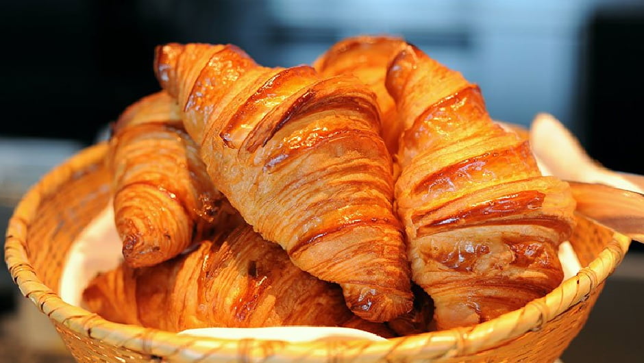 طرز تهیه نان شیرینی کروسان